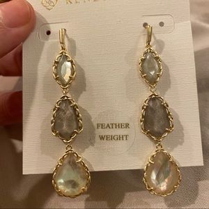 Kendra Scott Gwenyth Gold Linear Earrings In Gray